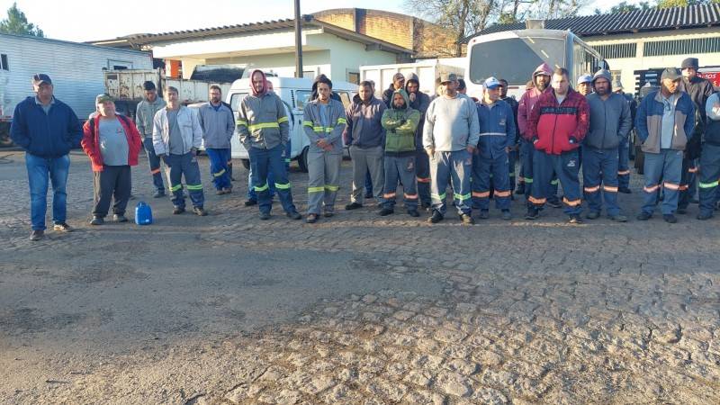 Paralisação em Criciúma: pátio de máquinas fechado e atividades comprometidas nesta segunda-feira — foto 2