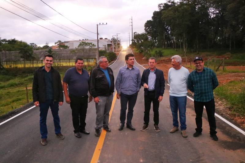 Pavimentação asfáltica da rua José Fenalli é inaugurada em Criciúma — foto 1