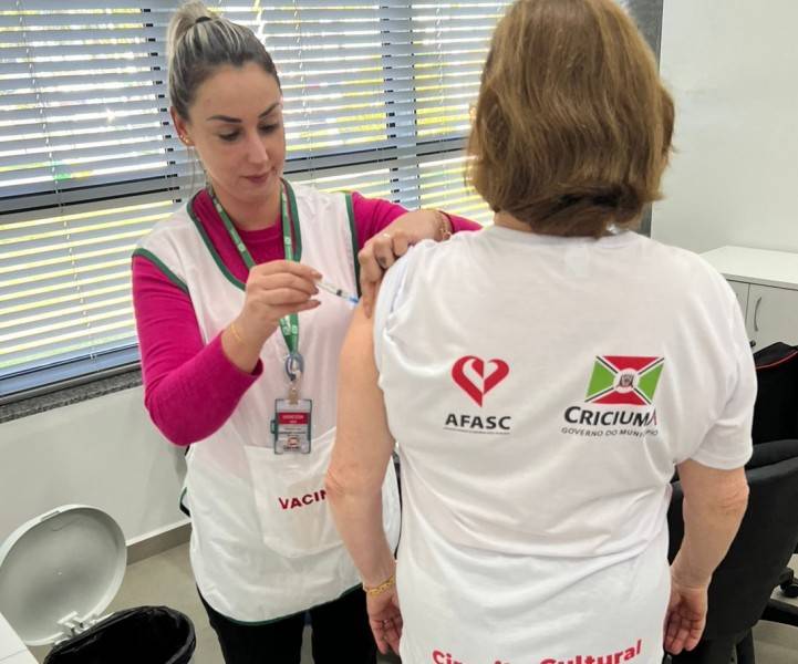 Centro de Convivência da Terceira Idade disponibiliza doses contra a gripe nesta semana em Criciúma — foto 1