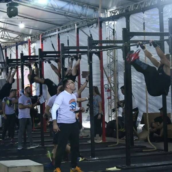 Atletas participam de mais uma edição do Shark Challenge no Farol Shopping — foto 1