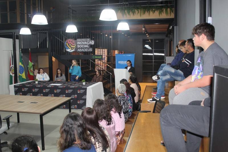 Senai e Abadeus entregam certificados às alunas do curso de costura industrial básica — foto 1