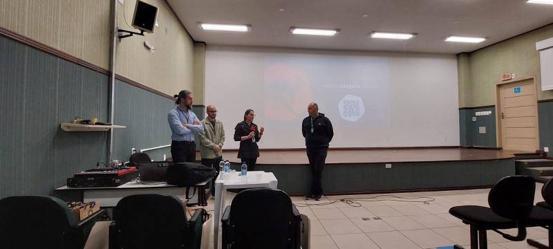 Acadêmicos da UniSatc têm encontro de inovação e tecnologia com empresa Canguru Plásticos — foto 1