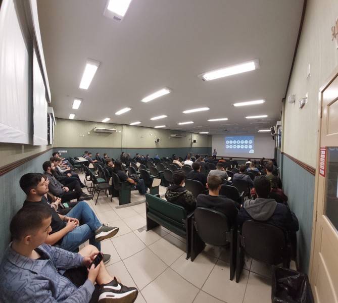 Acadêmicos da UniSatc têm encontro de inovação e tecnologia com empresa Canguru Plásticos — foto 3
