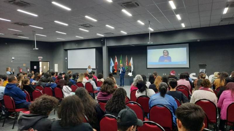 Monitores da rede municipal de ensino de Criciúma participam da formação “Autismo Presente” — foto 2