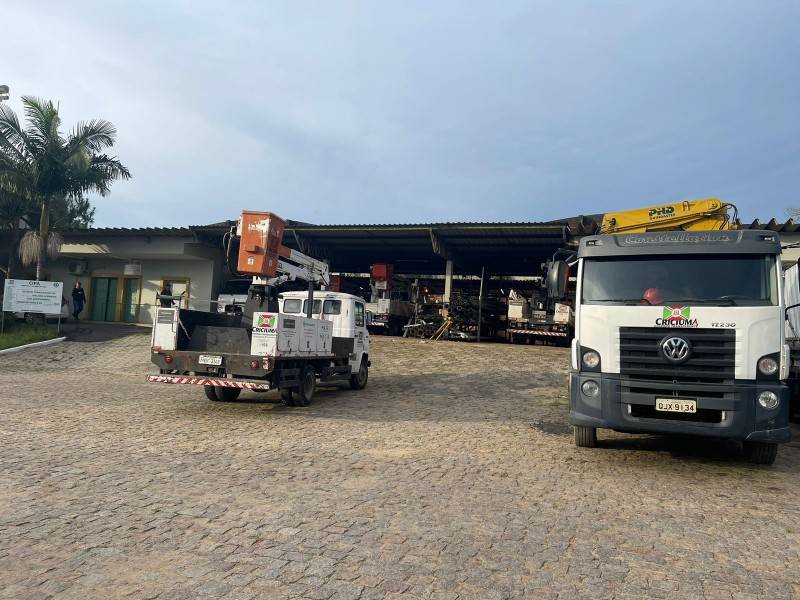 Com pátio de máquinas parado, servidores municipais de Criciúma iniciam mais um dia de paralisação — foto 1