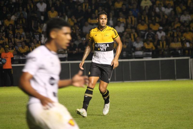 Com gol nos primeiros minutos, Criciúma vence Sport e volta ao G4 da Série B — foto 1