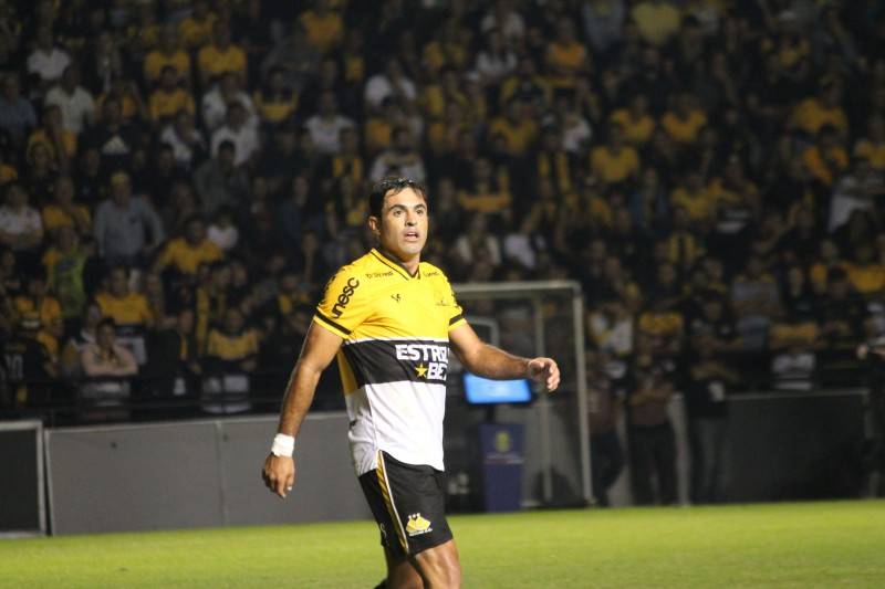 Com gol nos primeiros minutos, Criciúma vence Sport e volta ao G4 da Série B — foto 2