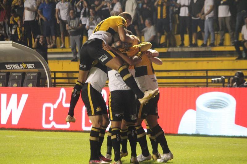 Com gol nos primeiros minutos, Criciúma vence Sport e volta ao G4 da Série B — foto 11