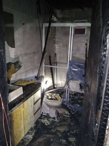 Residência é tomada por chamas em incêndio e moradora é hospitalizada — foto 2
