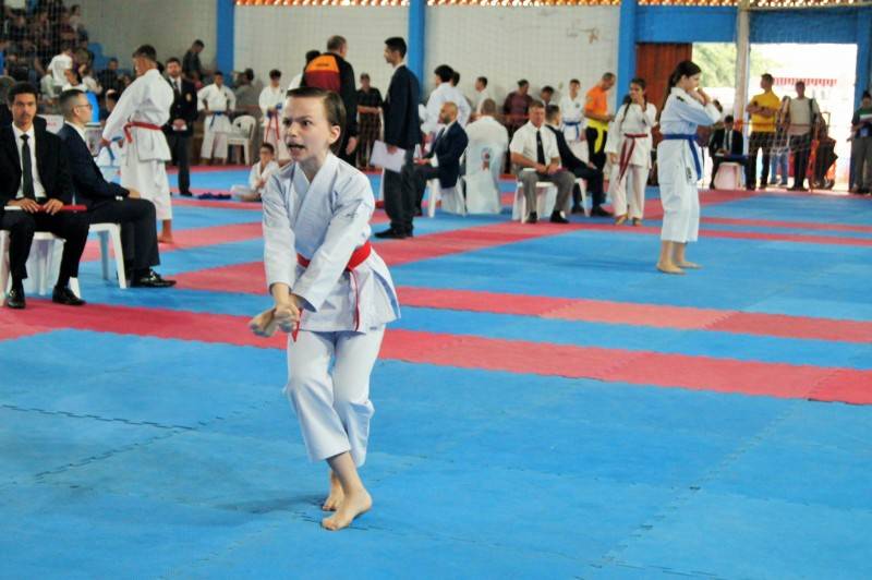 Competindo em casa, Içara vence mais uma etapa do Estadual Escolar de Karatê — foto 1