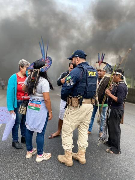 Em protesto contra o PL 490, indígenas bloqueiam BR-101 no Morro dos Cavalos — foto 5