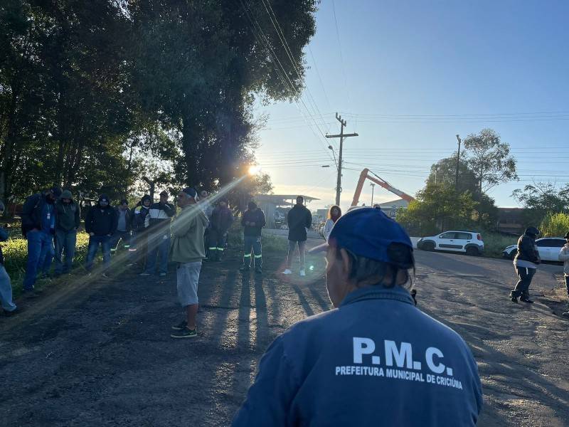 Servidores municipais do pátio de máquinas encerram greve em Criciúma — foto 1