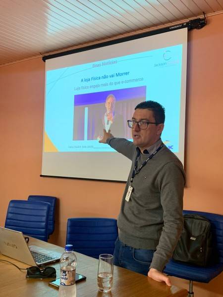Experiência do consumidor e jornada de compra atraem lojistas à sede da CDL — foto 3