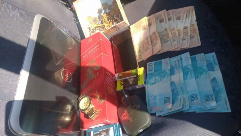 Após furtar casa em Forquilhinha, trio é preso pela Polícia Militar — foto 1