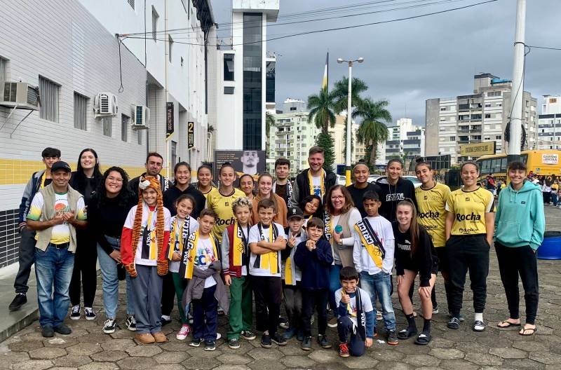 Participantes do SCFV de Maracajá visitam Estádio Heriberto Hülse — foto 2
