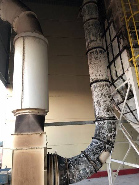 Funcionários controlam incêndio em equipamento de empresa industrial — foto 1