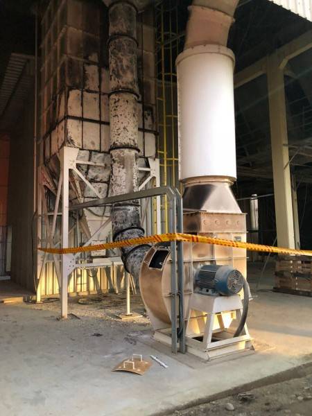 Funcionários controlam incêndio em equipamento de empresa industrial — foto 2