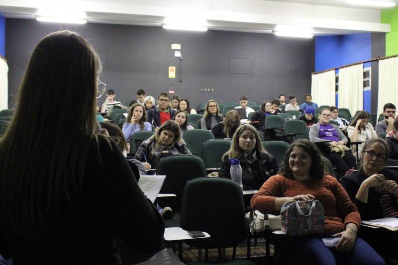 Cobertura jornalística em ataques às escolas é tema de palestra para acadêmicos da UniSatc — foto 1
