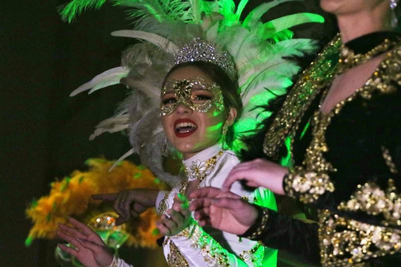 Noite de Gala de Nova Veneza encanta turistas com baile de máscaras — foto 1