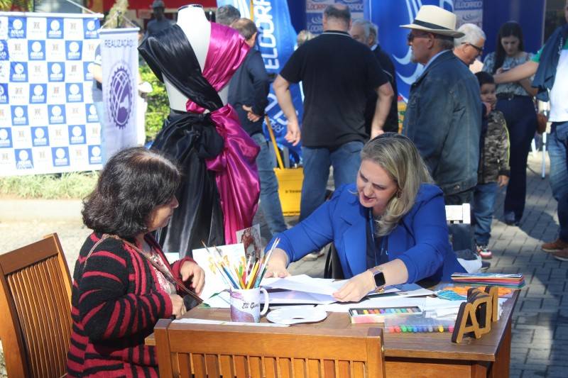Atividades em alusão ao Dia da Indústria são levadas à Praça Nereu Ramos — foto 4