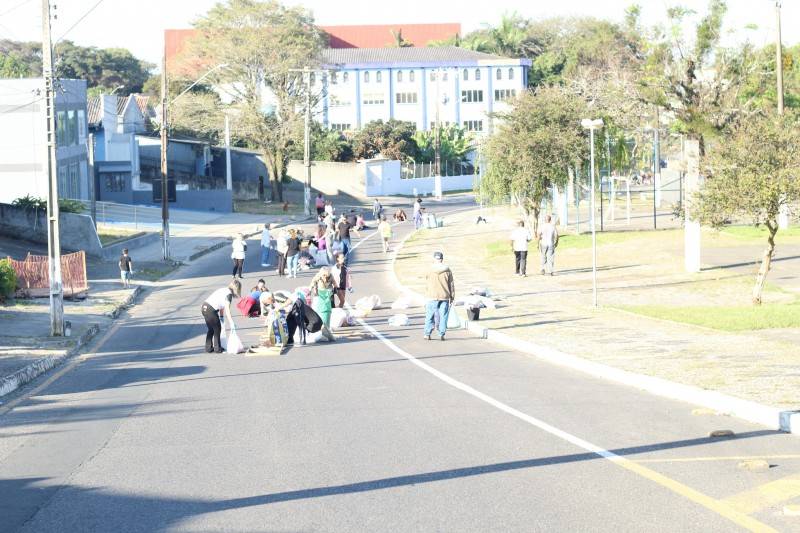 Comunidades de Criciúma celebram Corpus Christi com confecções de tapetes pelas ruas — foto 2
