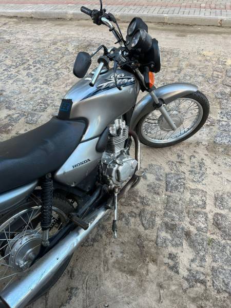 Colisão entre carro e moto deixa uma mulher ferida em Jaguaruna — foto 1