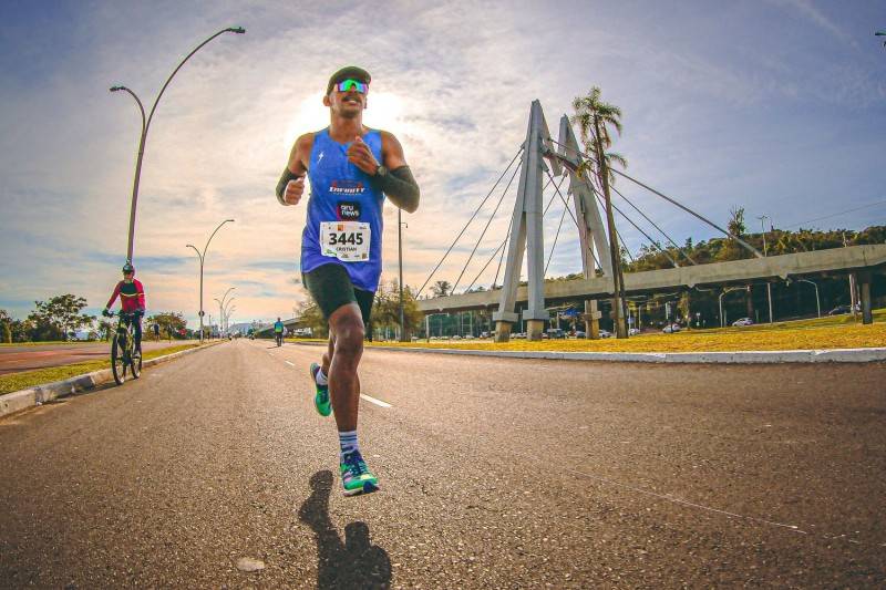 Araranguaense participa da 38º maratona Internacional de Porto Alegre e conquista medalha — foto 1