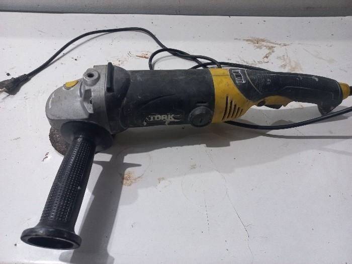 Homem é alvejado em casa usada para o tráfico de drogas — foto 5