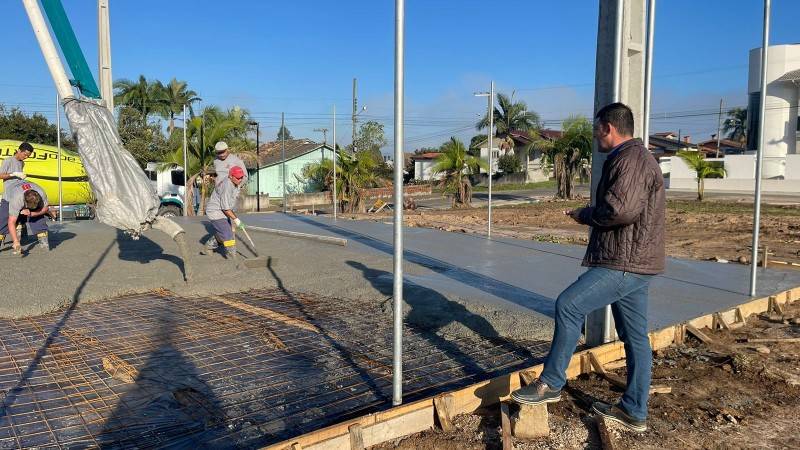Obras de construção da praça do Fiorita seguem a todo vapor em Siderópolis — foto 1