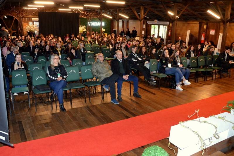 Agentes de endemias de Urussanga, participam do Seminário de Zoonoses Unibave — foto 1