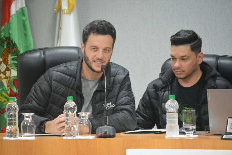Câmara de Urussanga entrega Moção de Aplauso à dupla Vitor e Chico — foto 1