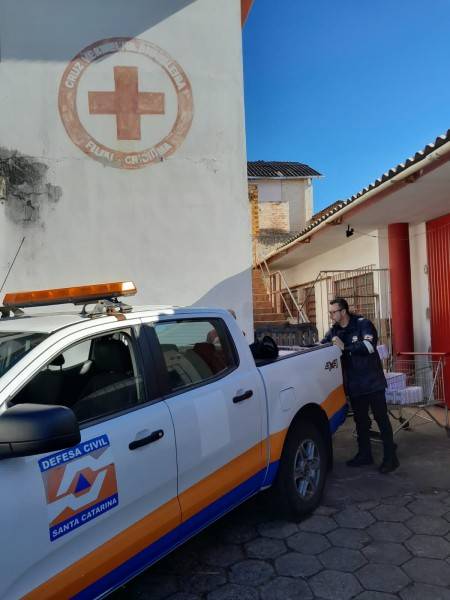 Pelas Canetas arrecada quase 200 quilos de alimentos para a campanha Solidariedade em Dobro — foto 1