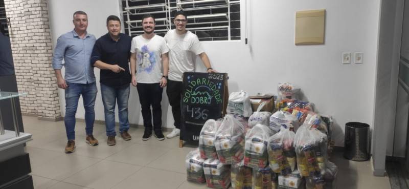 Pelas Canetas arrecada quase 200 quilos de alimentos para a campanha Solidariedade em Dobro — foto 2