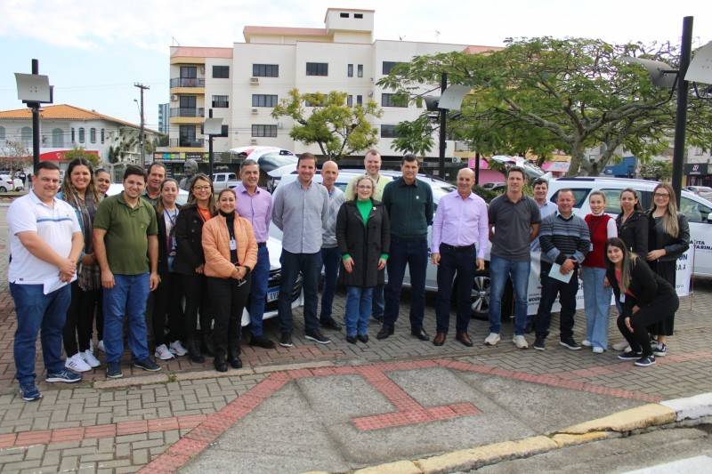 Secretaria de Saúde recebe três novos veículos para transporte de pacientes — foto 4