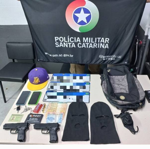 Com carro roubado, homens trocam tiros com a polícia e acabam presos em Criciúma — foto 1