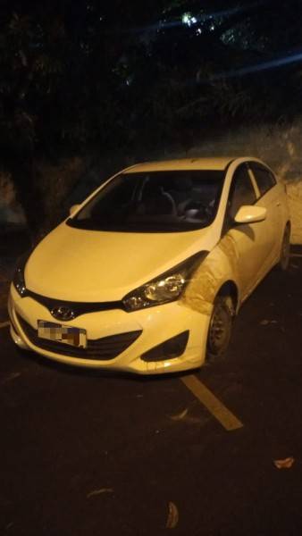 Com carro roubado, homens trocam tiros com a polícia e acabam presos em Criciúma — foto 2