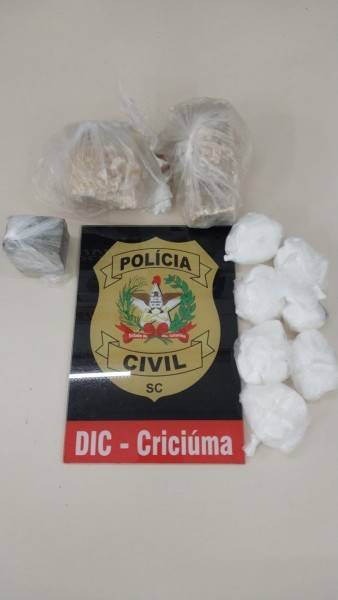 Polícia Civil apreende drogas escondida em casa de Criciúma — foto 1