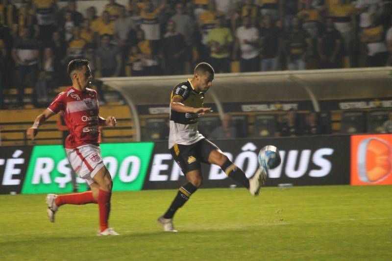 Criciúma vence o CRB por 2 a 1 e retorna ao G4 da Série B — foto 2