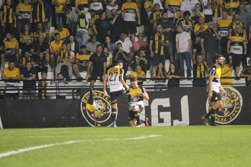 Criciúma vence o CRB por 2 a 1 e retorna ao G4 da Série B — foto 6