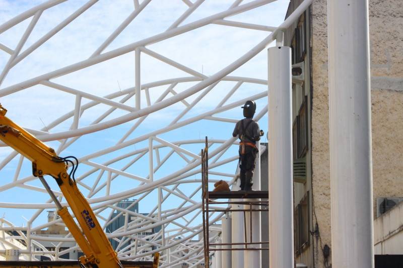 Em reta final de obra, Travessa Henrique Lodetti recebe estrutura que vai acomodar a cobertura — foto 2