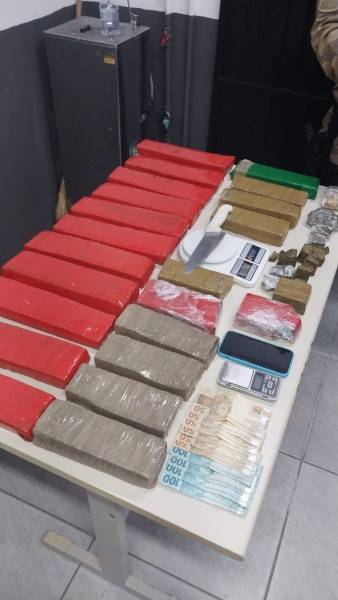 Traficante é preso com mais de 15 quilos de maconha em Criciúma — foto 1
