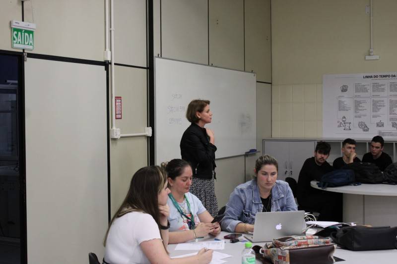 Alunos do técnico em Administração do Colégio Satc apresentam resultados do projeto ‘Garage Sale’ — foto 1