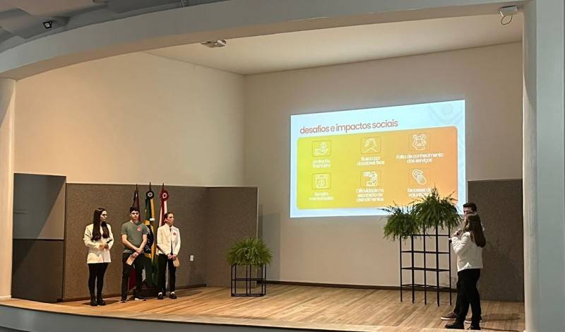 Acadêmicos de Publicidade da UniSatc realizam planejamento de comunicação de ONGs da região — foto 1