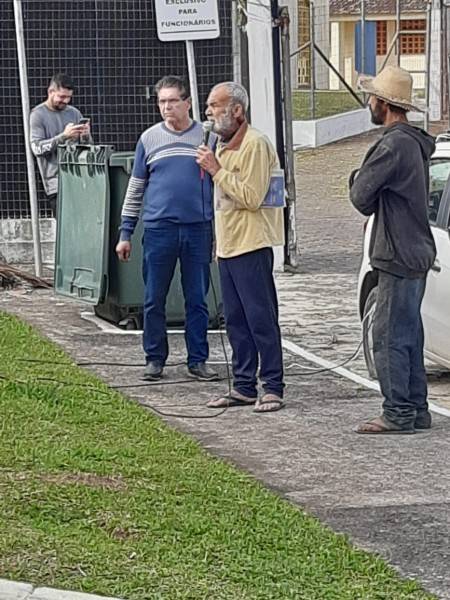 Criciúma: com direito a bolo, moradores 'comemoram' aniversário de um ano da reforma do 24h do Boa Vista — foto 2