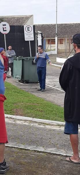 Criciúma: com direito a bolo, moradores 'comemoram' aniversário de um ano da reforma do 24h do Boa Vista — foto 3