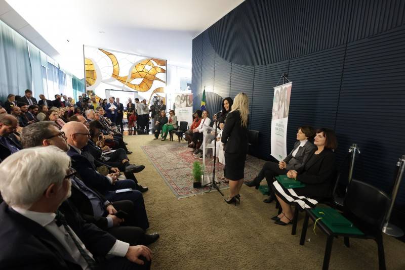 Reitora Luciane Bisognin Ceretta recebe Prêmio Mulheres na Ciência — foto 1