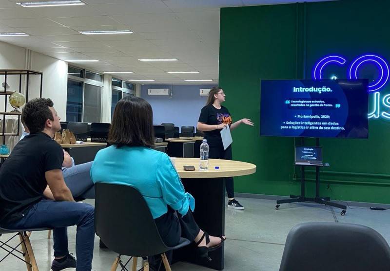 Acadêmicos da UniSatc apresentam ideias de posicionamento de mercado para empresas — foto 1