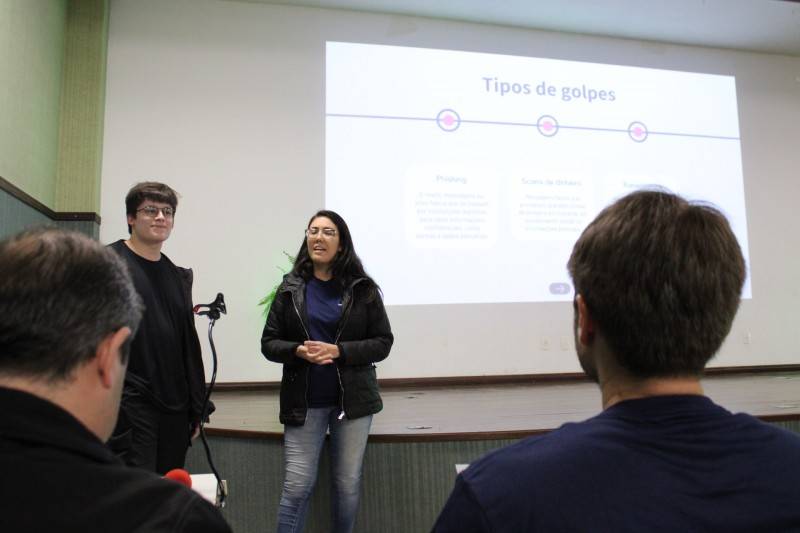 Acadêmicos da UniSatc promovem conscientização sobre segurança na internet — foto 1