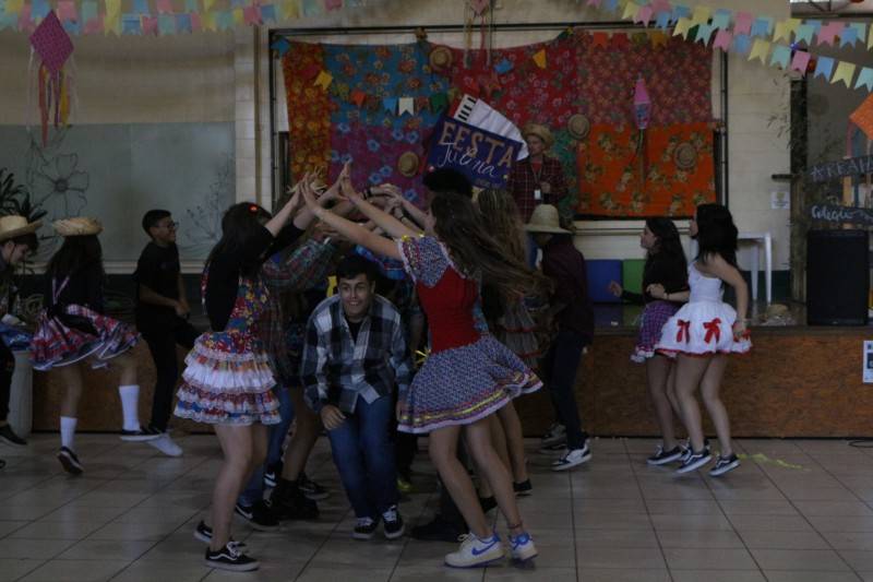 Festa Julina do Colégio Satc proporciona diversão aos alunos — foto 1