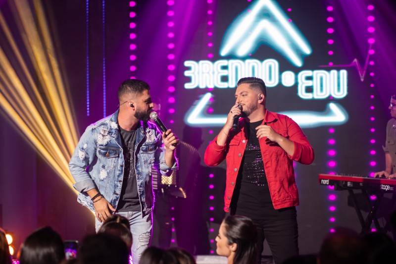 Brenno e Edu iniciam comemoração dos dez anos de carreira com show gratuito — foto 2
